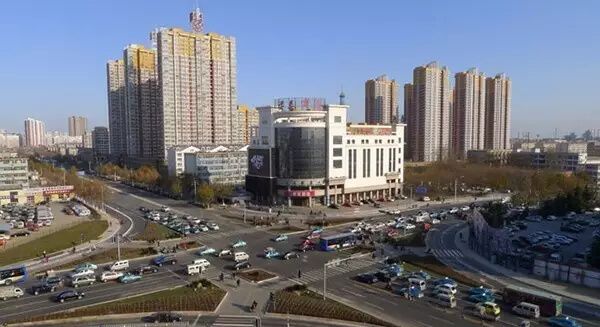 3月24日，队伍继续朝北平(今北京市)行进。车队经过望都到达保定市，河北省委书记林铁组织人员接待了毛主席等中央领导同志。